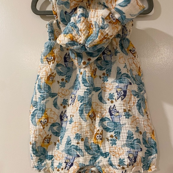 Bluey 2 Piece Baby Girl Romper Set with Hat 18 months - Picture 5 of 12